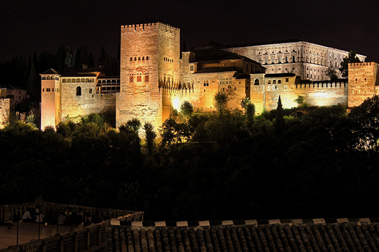 Vista de la Alhambra por la noche